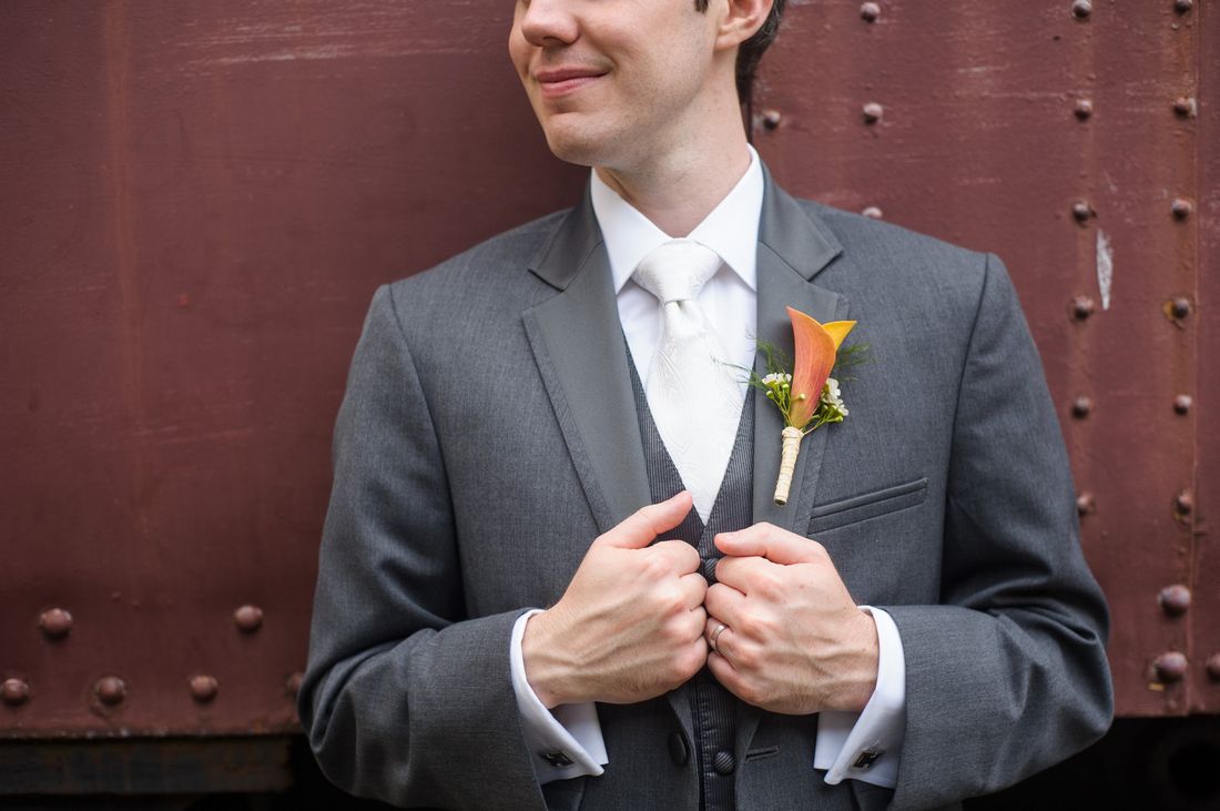 The groom&rsquo;s calla boutonniere